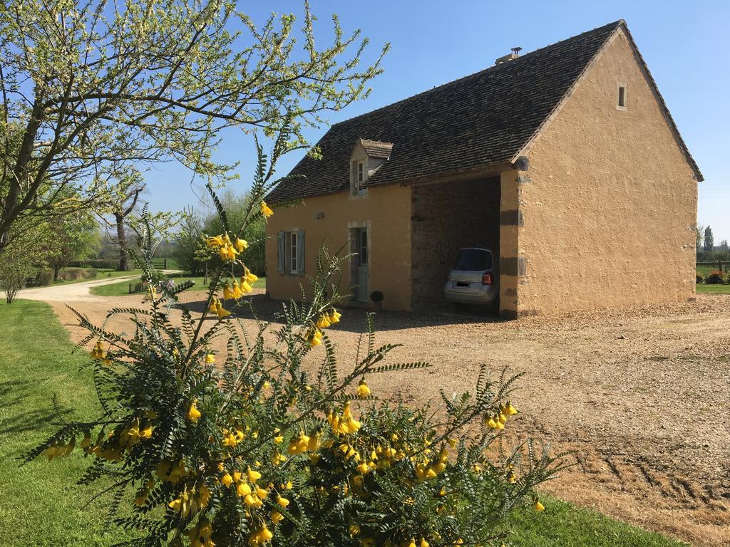 Gite De La Hertaudiere Montbizot Exterior foto