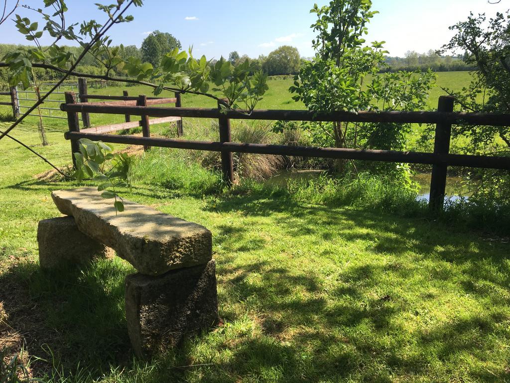 Gite De La Hertaudiere Montbizot Exterior foto